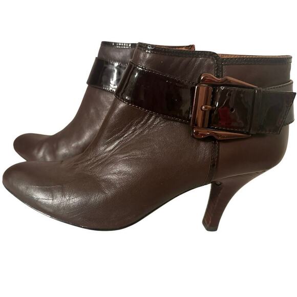 Sofft Bourges Chocolate Brown Heeled Side Zip Bootie Buckle Womens Sz 7 Fall EC - Picture 1 of 13